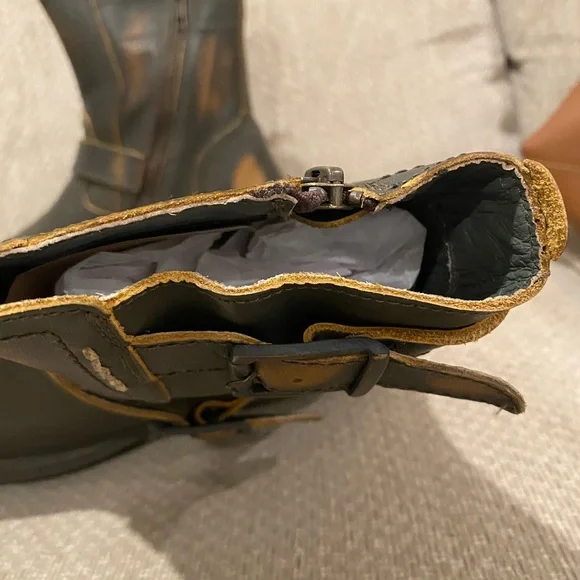 Steve Madden distressed boots - Picture 4 of 6